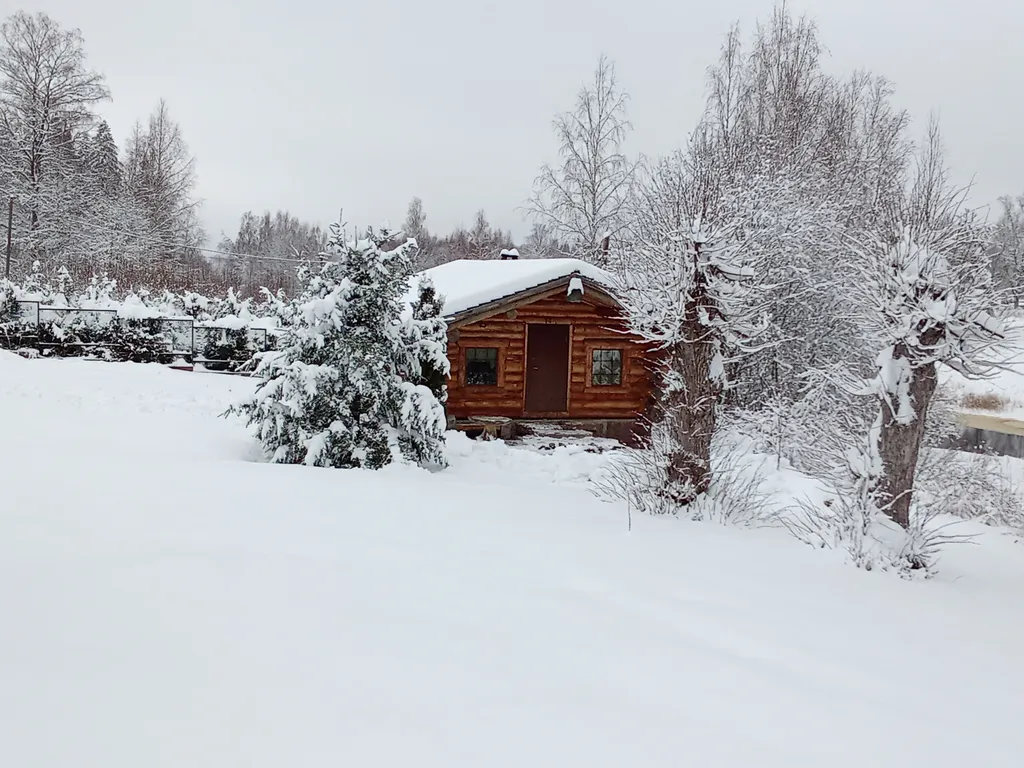 Уютный домик на берегу речки