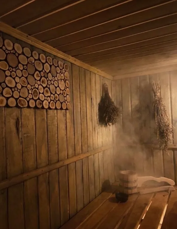 Уютный домик у лесного озера