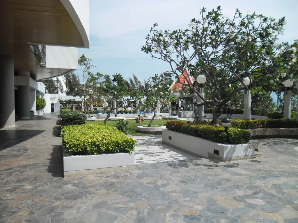 Студия с фронтальным видом на море