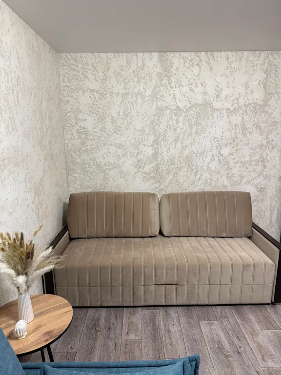 Просторная двух комнатная квартира с новым ремонтом, мебелью и технико