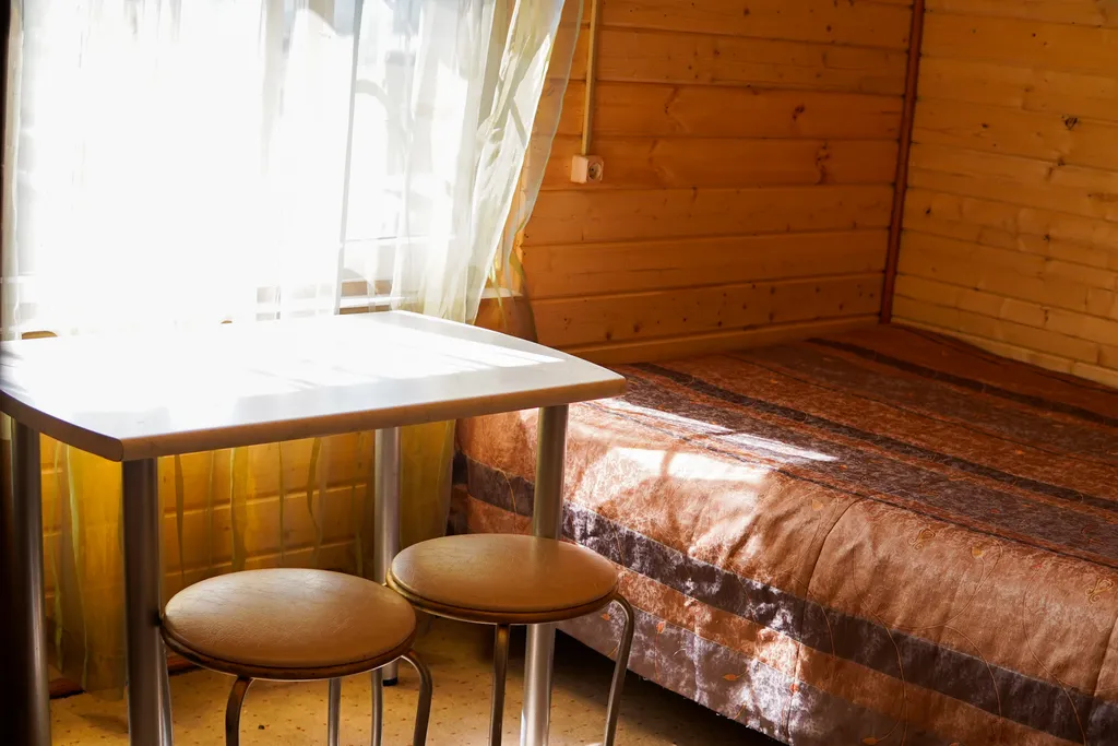 Половина домика с видом на горы