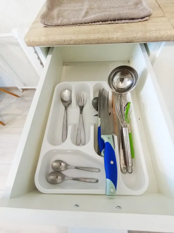 Комната-студия в общежитии в центре города.