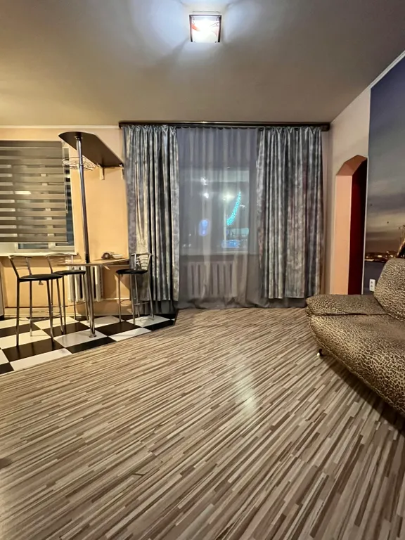 Центр города, красный путь, метро мост