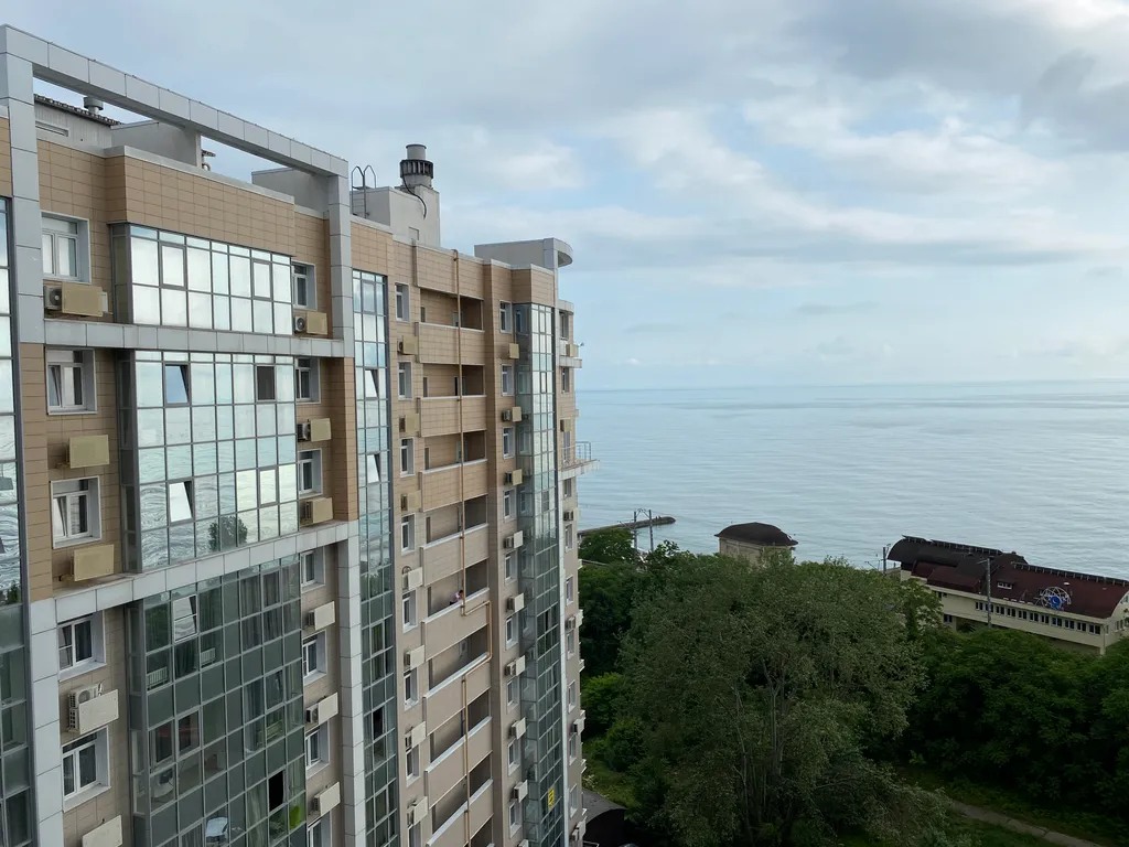 Квартира Просторная однокомнатная квартира с боковым видом на море — Сочи