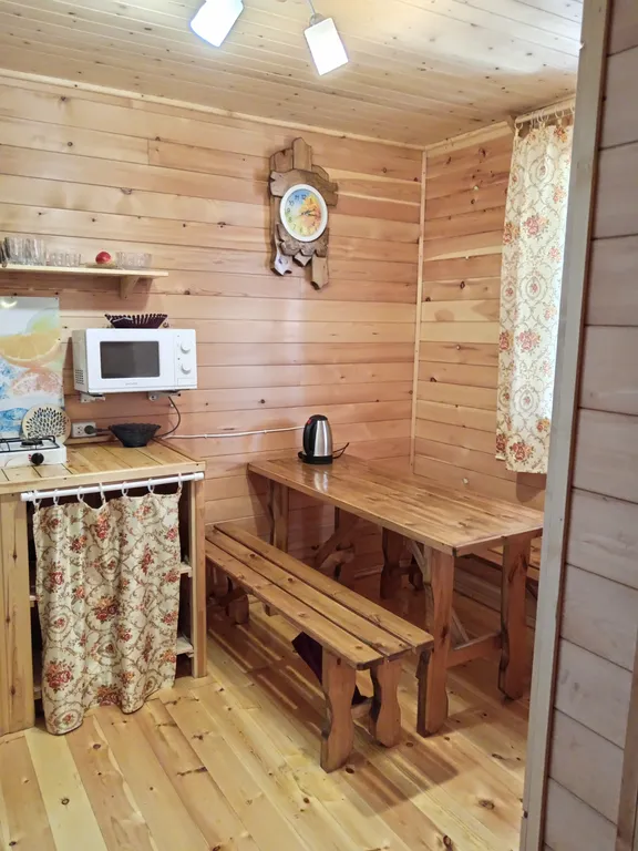 Гостевой дом вдали от берега и шума с кухней, туалетом, душем в доме