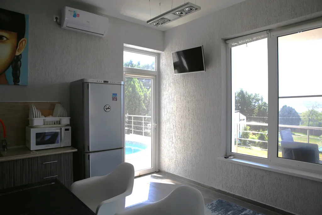 Коттедж для семьи с видом на море и собственным бассейном