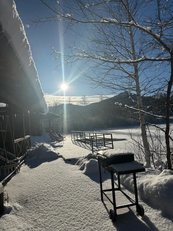 Уютный дом на берегу озера