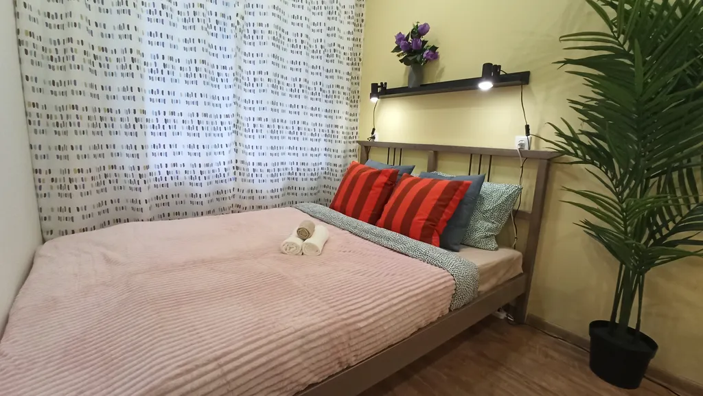 Квартира-студия в локации возле метро для семьи из 5-ти человек — аренда посуточно в Новосибирск