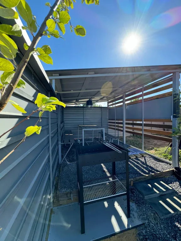 Дoм у реки с собственным причалом и рыбалкой