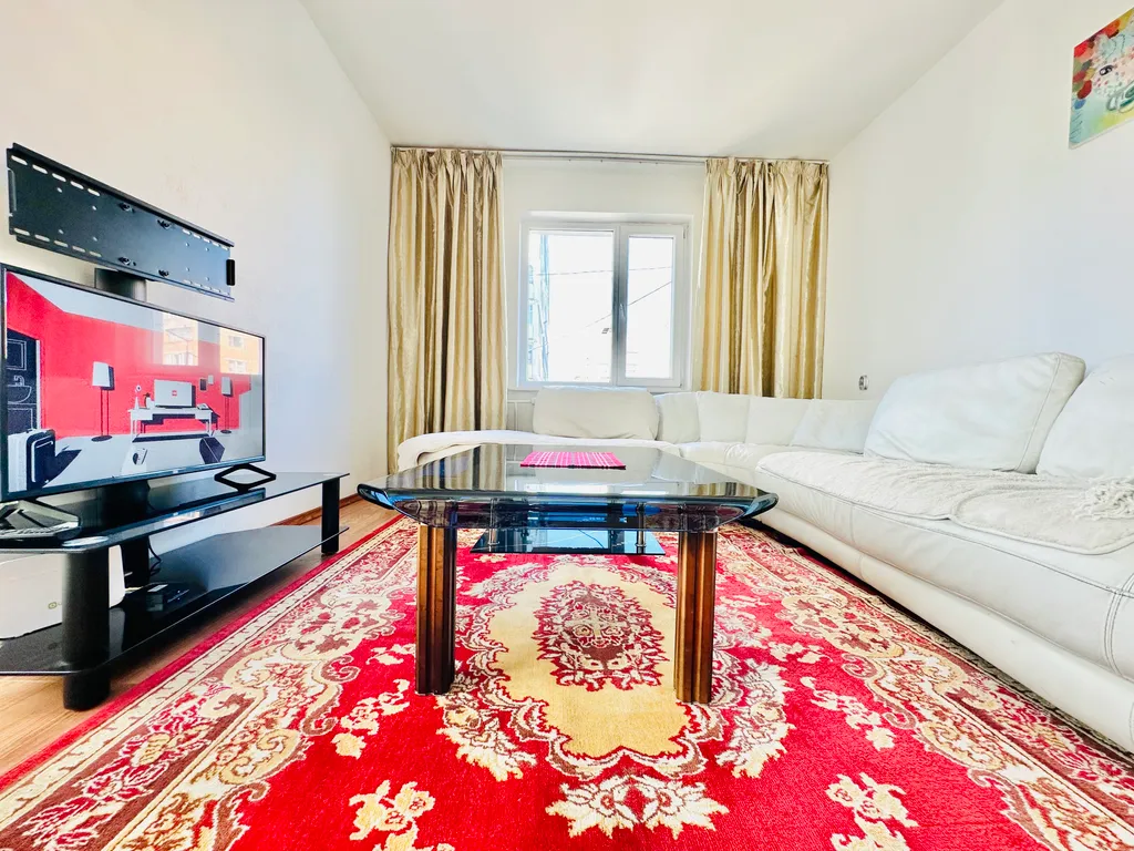 Apartment 44, spacious living area, separate kitchen & 1 bedroom