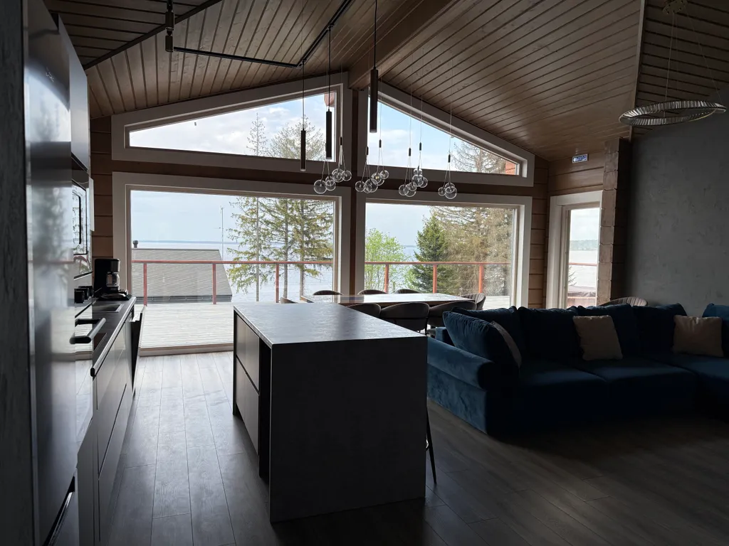 Paradise: Дом с тремя спальнями и сауной на озере