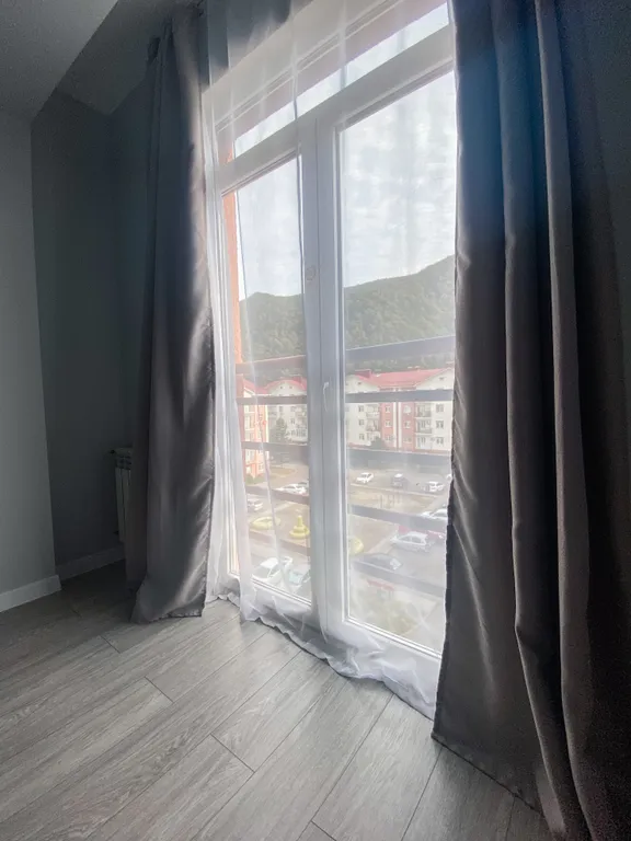 Просторная квартира с балконом вблизи подъемника