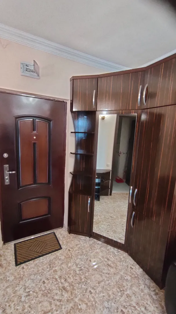 Дверь в квартиру 