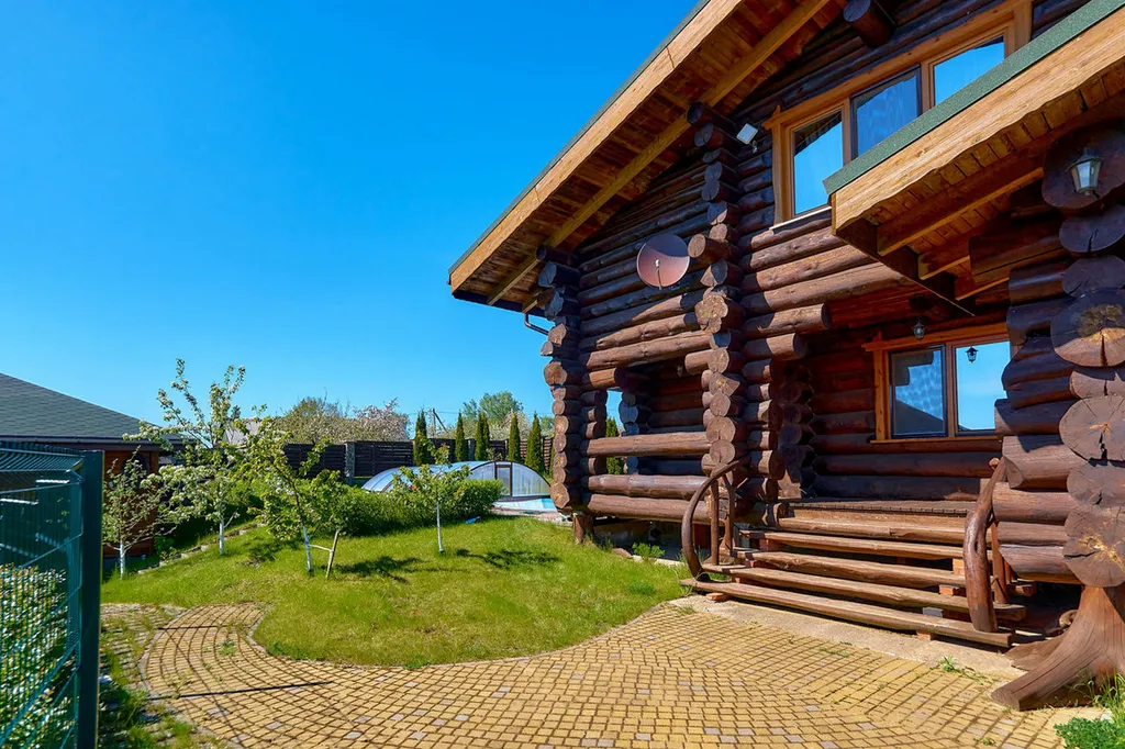 Шале с баней бассейном и видом на озеро