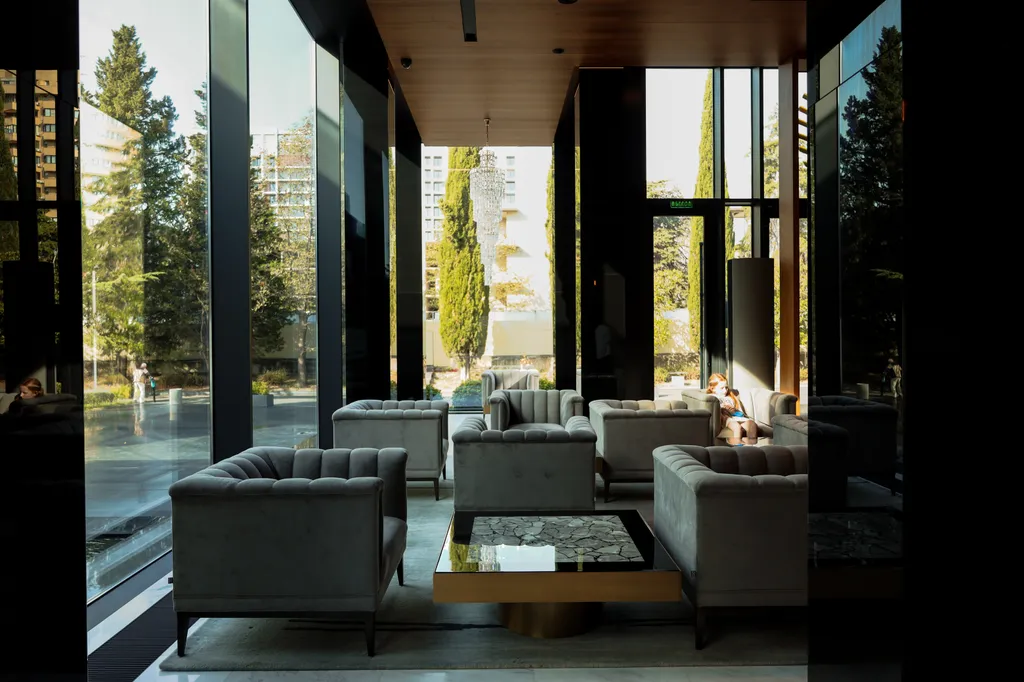 Апартамент с кухней с круглогодичным бассейном и тренажерным залом