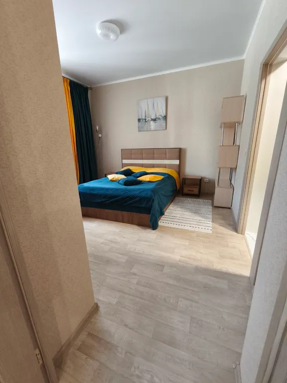 Квартира на берегу озера банное в лесной чаще из лиственниц