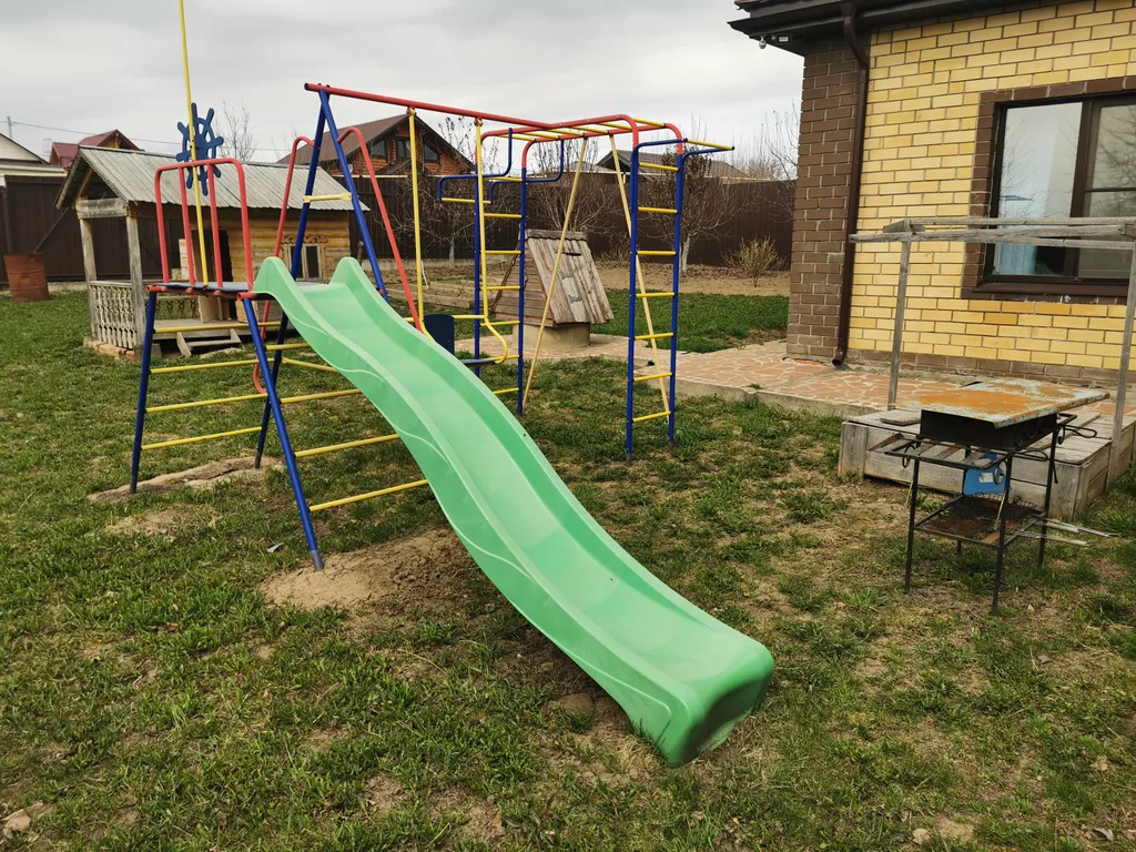 Коттедж с бассейном и сауной