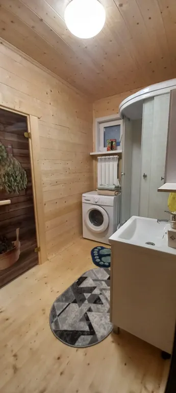 Дом с баней в тихом месте