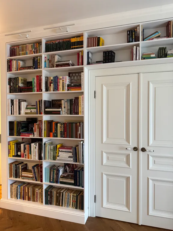 Квартира The Library Apartment - апартаменты с библиотекой в центре Петербурга — Санкт-Петербург