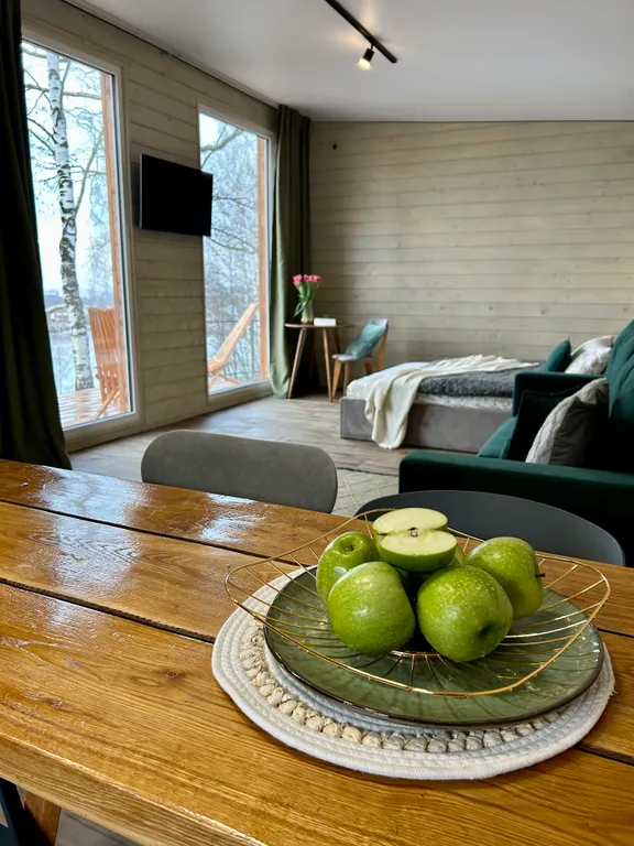 Дом с чаном на берегу реки