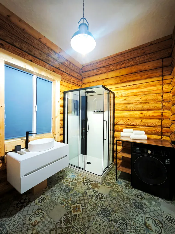 Лесной дом с тёплым бассейном, джакузи, сауной и сибирским чаном