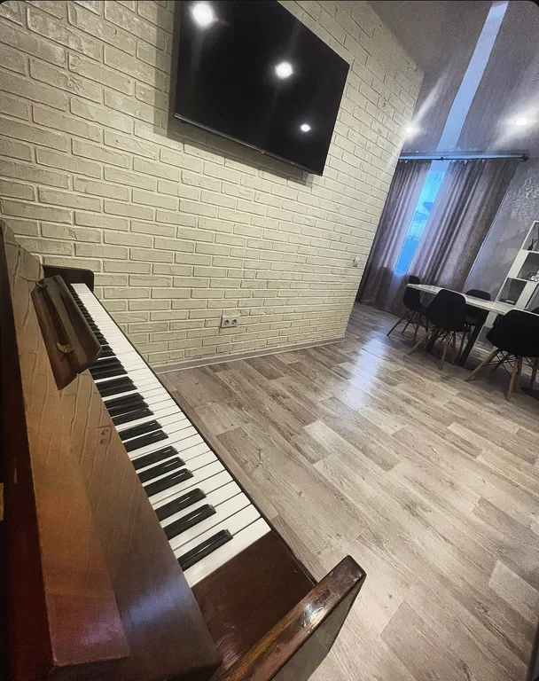 Уютный дом с баней и бассейном в 10 минутах от города