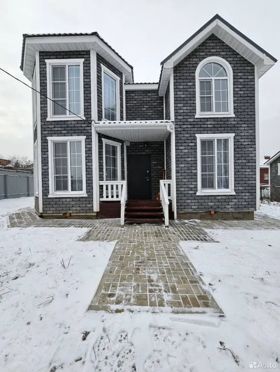 Уютный дом с панорамными окнами