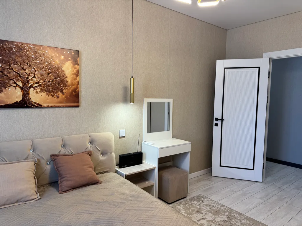 Современная квартира в центре города рядом с морем