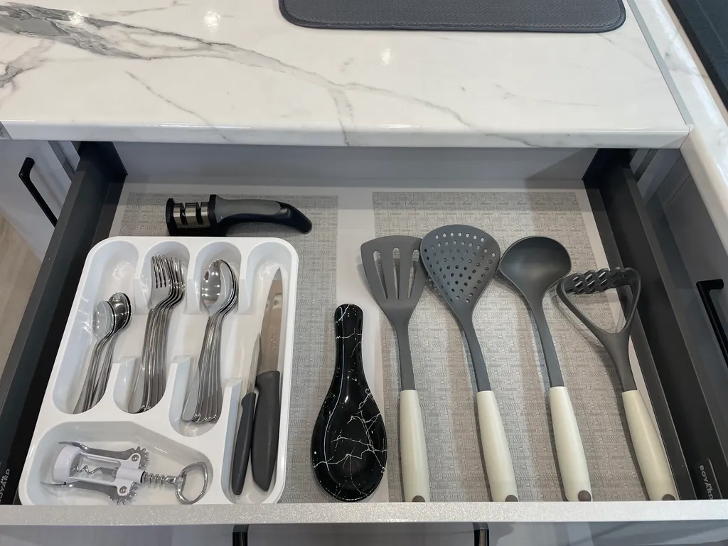 Просторная, после ремонта, квартира на Набережной, в центре города