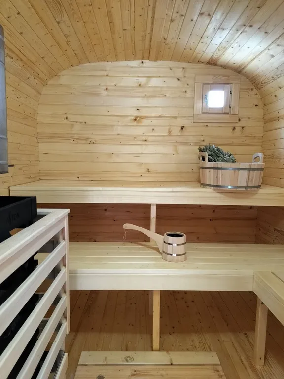 Новый современный Барнхаус посреди леса