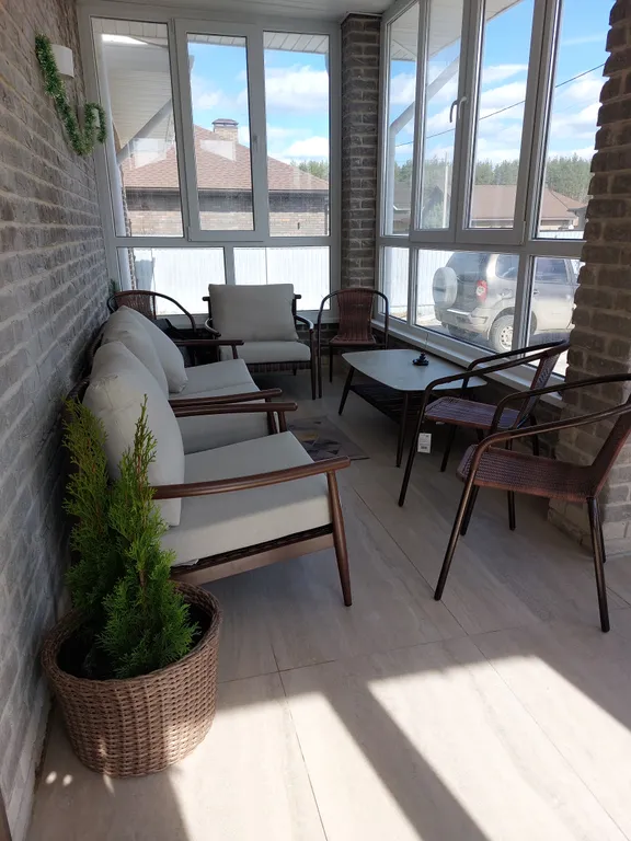 Резиденция в деревне в окружении леса