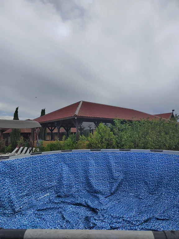 Уютный домик на берегу у моря