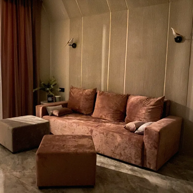 Дом с теплым бассейном на озере