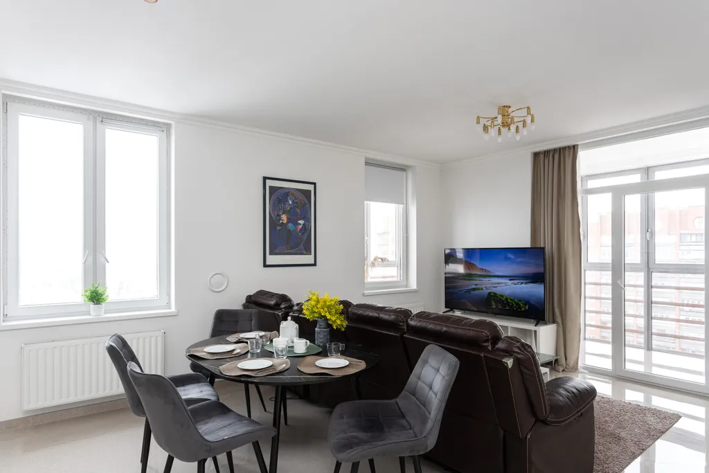 Шикарная Квартира в Центре города, с видом на Верхнее озеро.