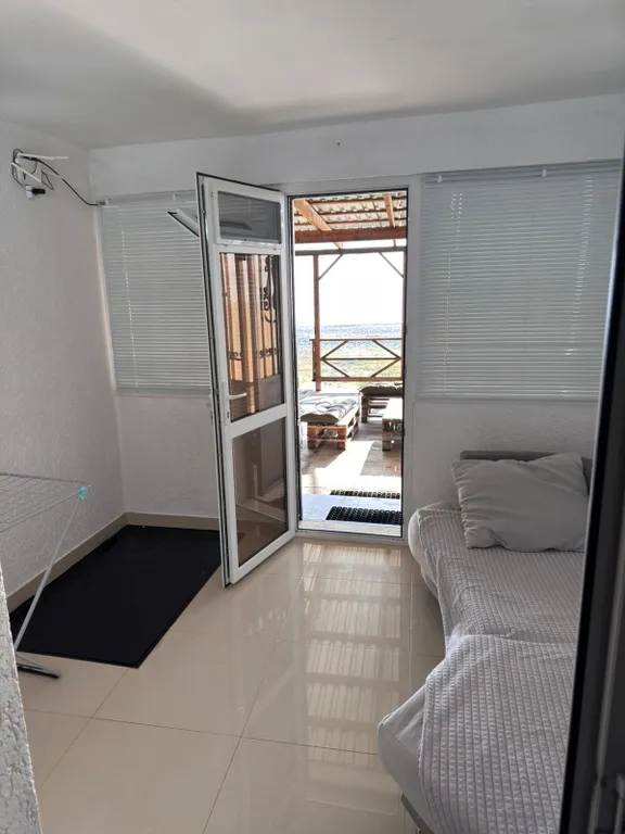 Уютный дом на берегу моря