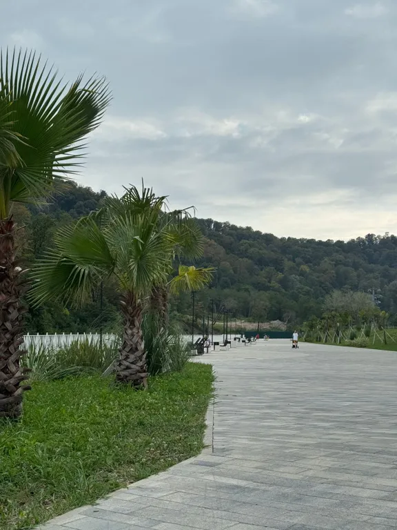 Уютная новая квартира с дизайнерским ремонтом с изолированной спальней