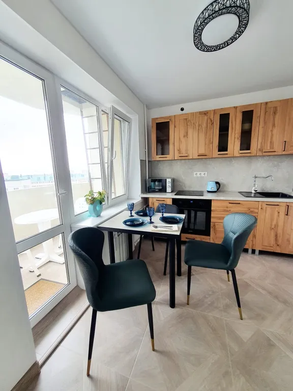 Светлая уютная квартира с красивым видом на закат