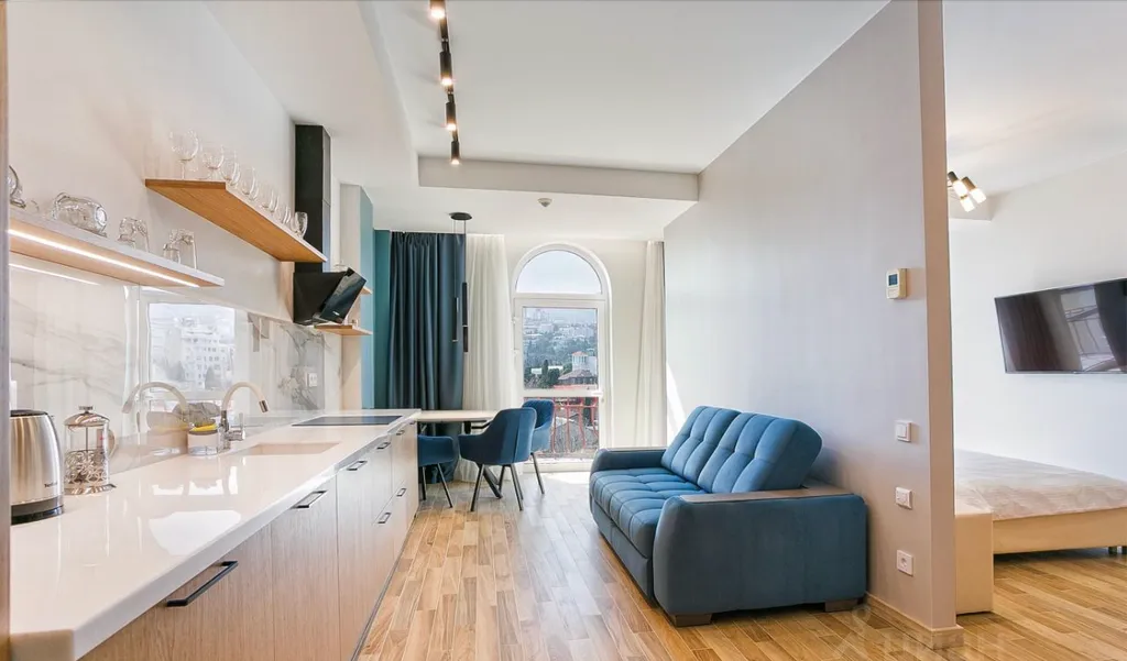 Апартамент на набережной с видом на горы