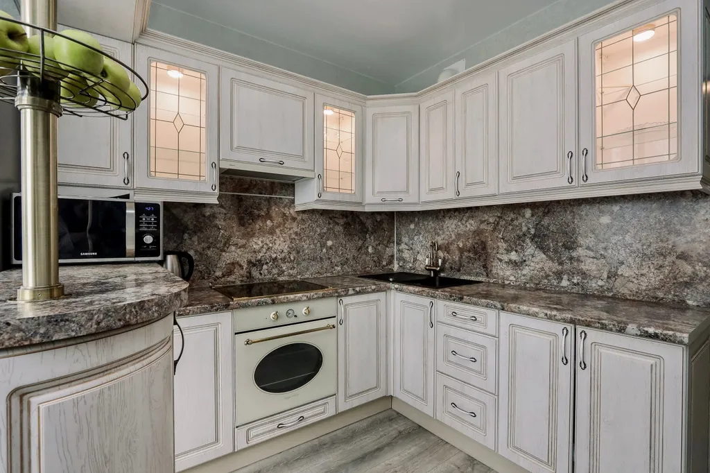 Очень прocторнaя кваpтира c бaлкoнoм