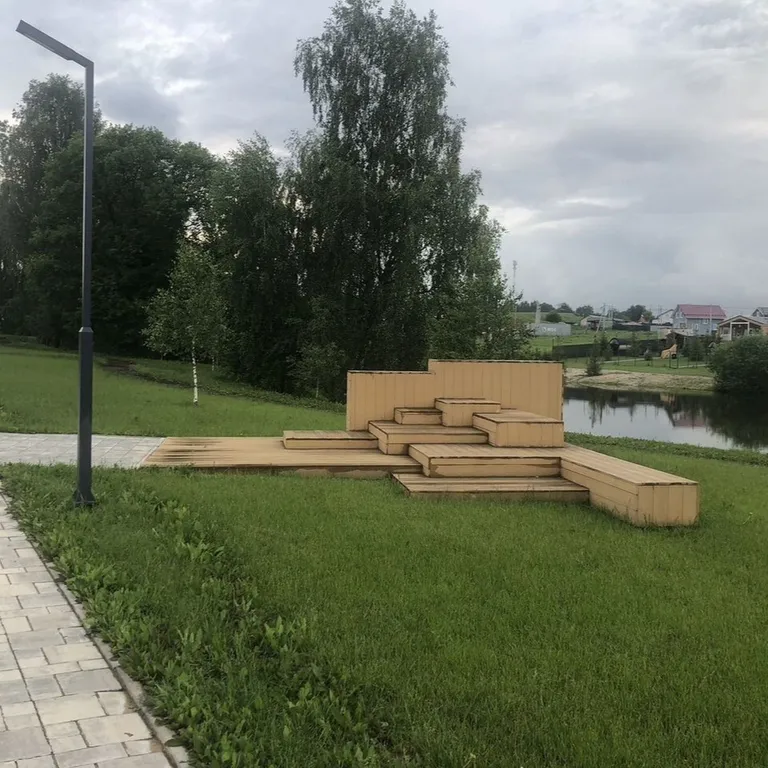 Дом у озера в стиле А-frame