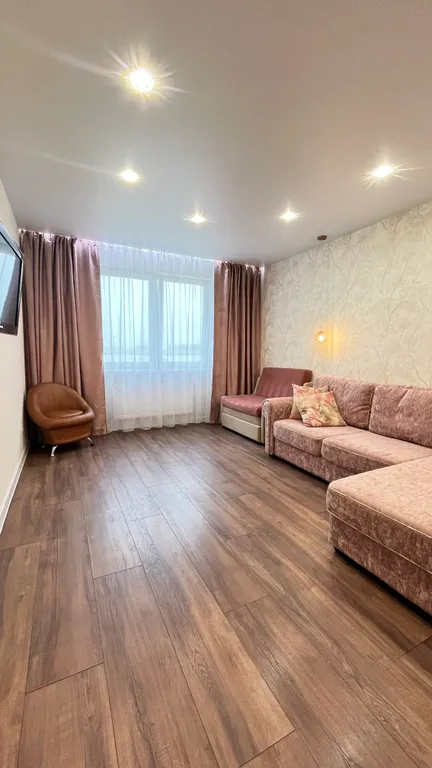 LUX-вид на озеро: светлая квартира в новом доме