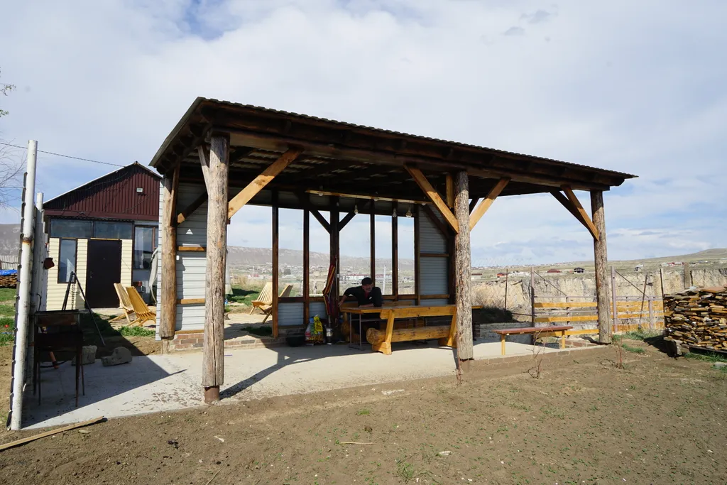 Домик на краю обрыва