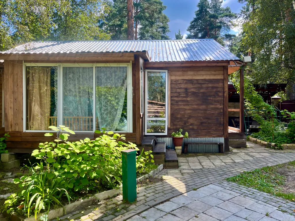 Дом с олененком и гортензиями