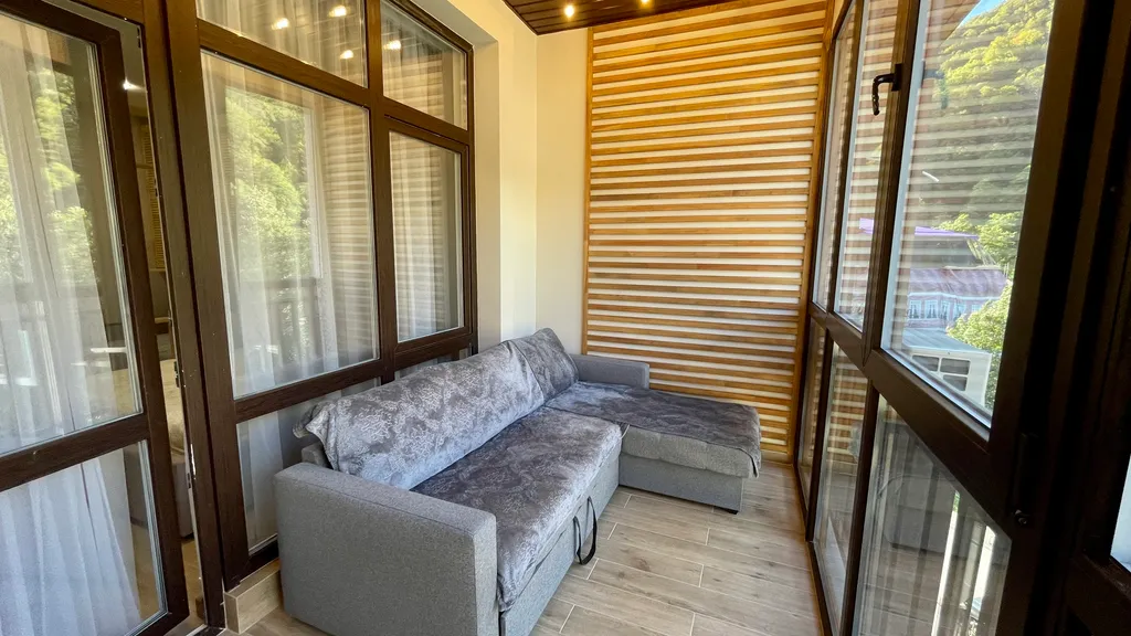 Дизайнерская видовая квартира с террасой и камином