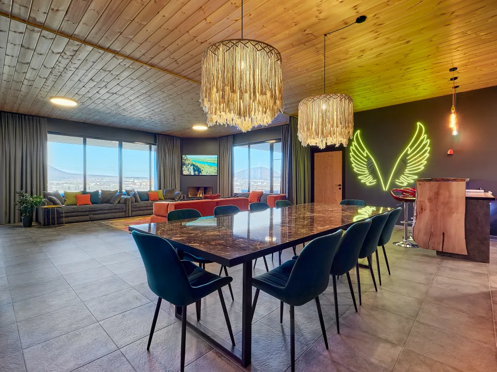 Дом с теплым бассейном, джакузи и потрясающим видом