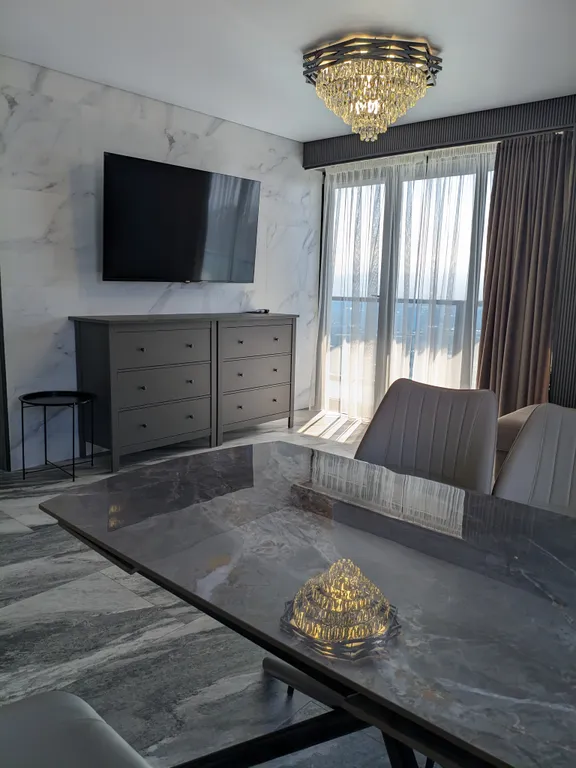 Квартира с отдельной спальней с лучшим видом на море и стадион