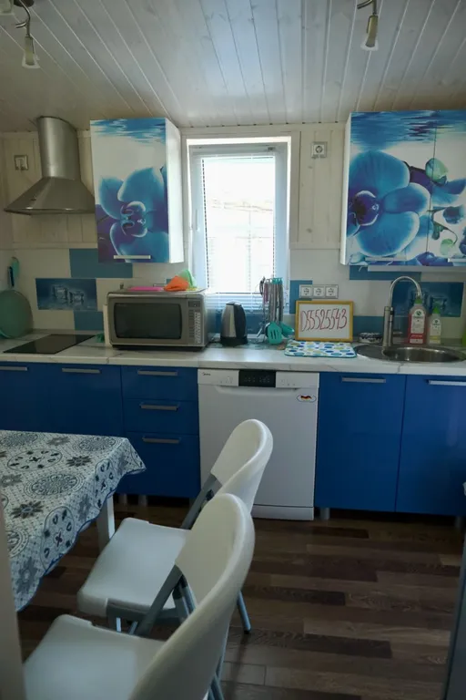 Половина дома с отдельным входом, с садом на берегу Чёрного моря