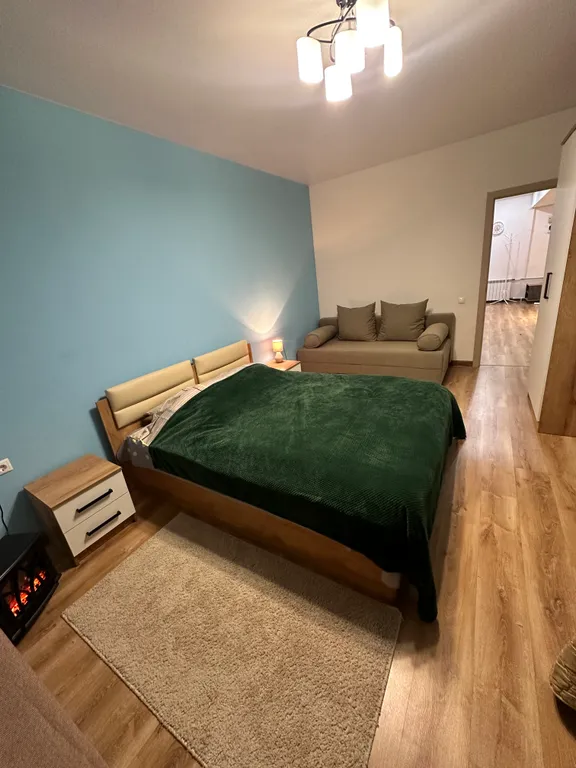 Просторная квартира с отдельным входом возле гипермаркета Перекресток