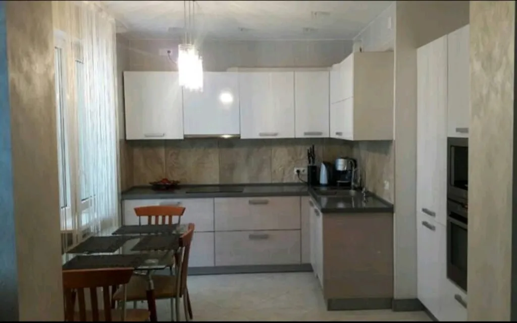 Уютная комната в четырёхкомнатной квартире с хозяйкой