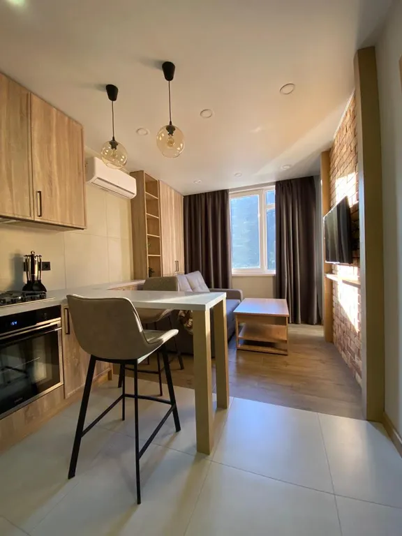 Шикарный вид на озеро и горы